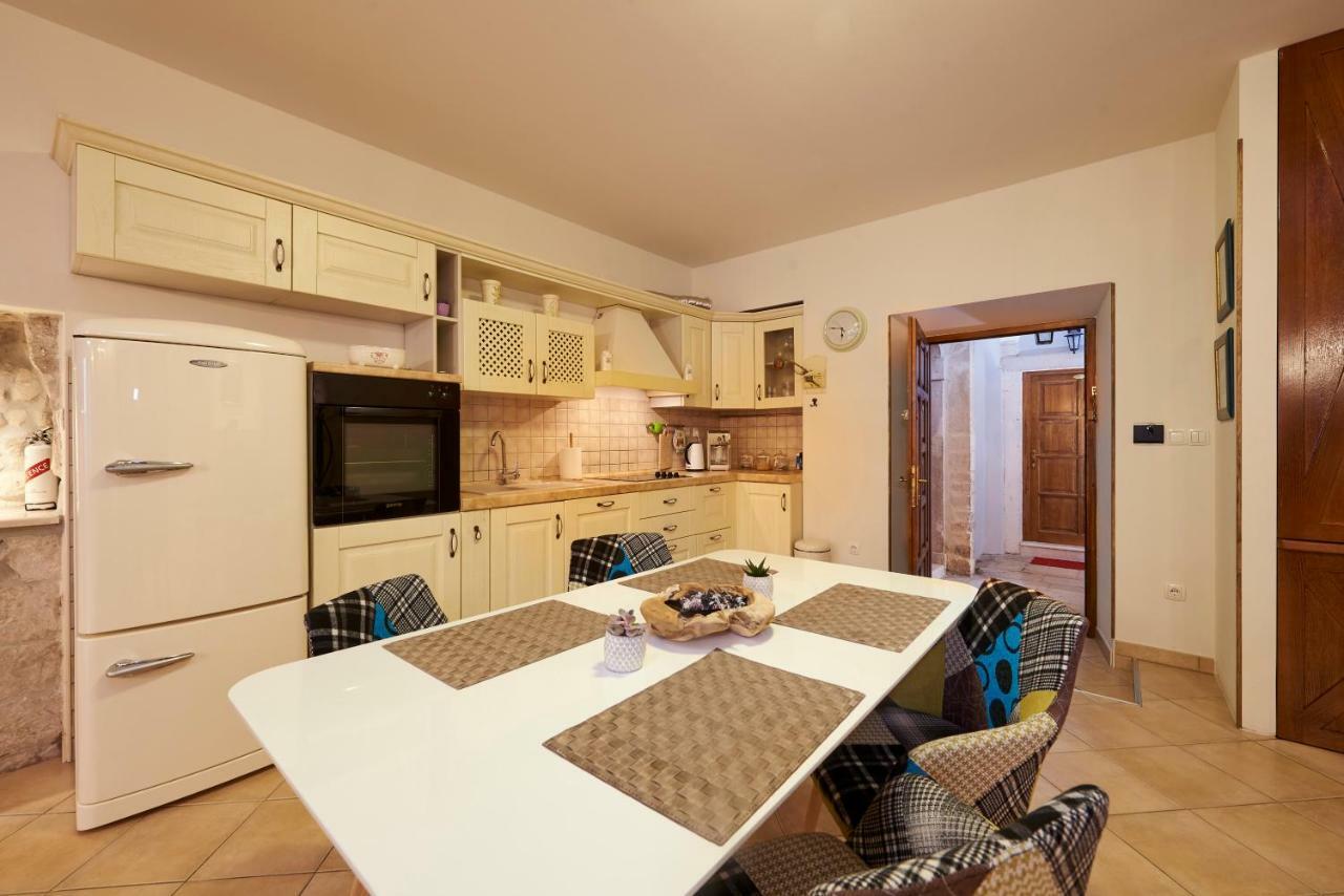 Apartment Capo Residence - Old Town - Parking Трогир Екстериор снимка