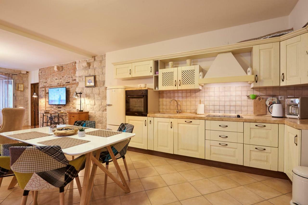 Apartment Capo Residence - Old Town - Parking Трогир Екстериор снимка