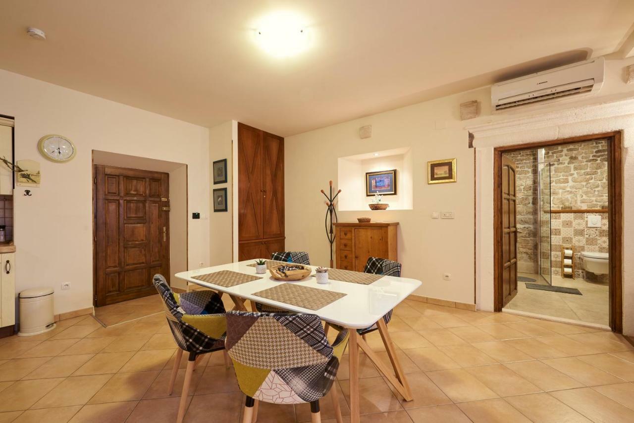 Apartment Capo Residence - Old Town - Parking Трогир Екстериор снимка