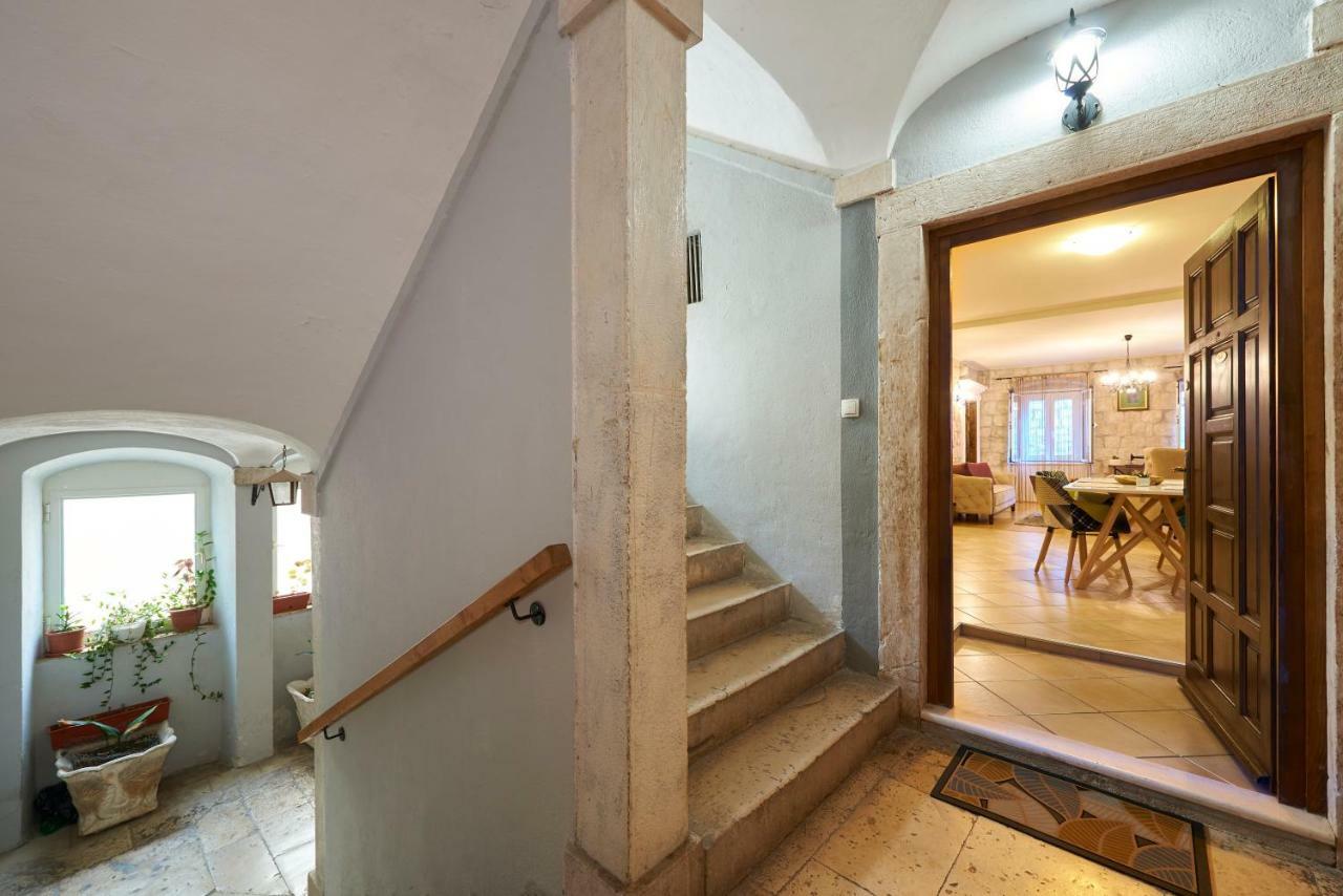 Apartment Capo Residence - Old Town - Parking Трогир Екстериор снимка
