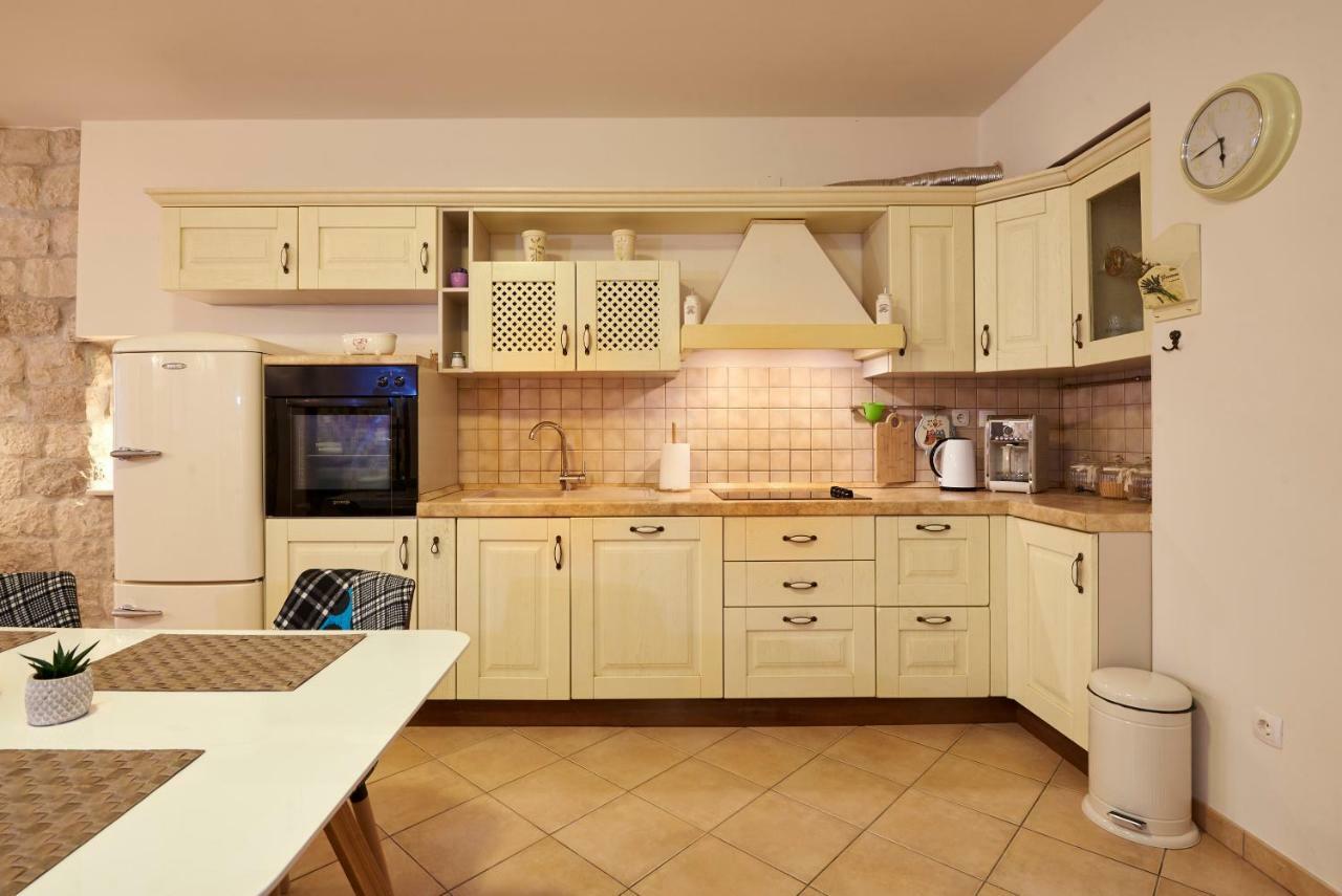 Apartment Capo Residence - Old Town - Parking Трогир Екстериор снимка